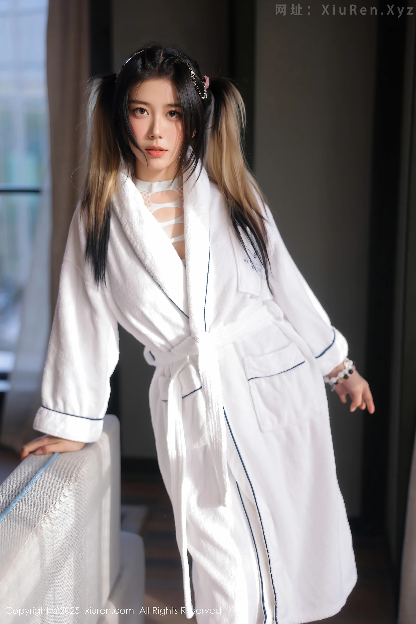 图片[4]-[XiuRen秀人网] VOL.10394 模特诺诺Hsu性感缕空情趣内衣配灰色丝袜秀丰腴身材诱惑写真54P-秀人网官方网站